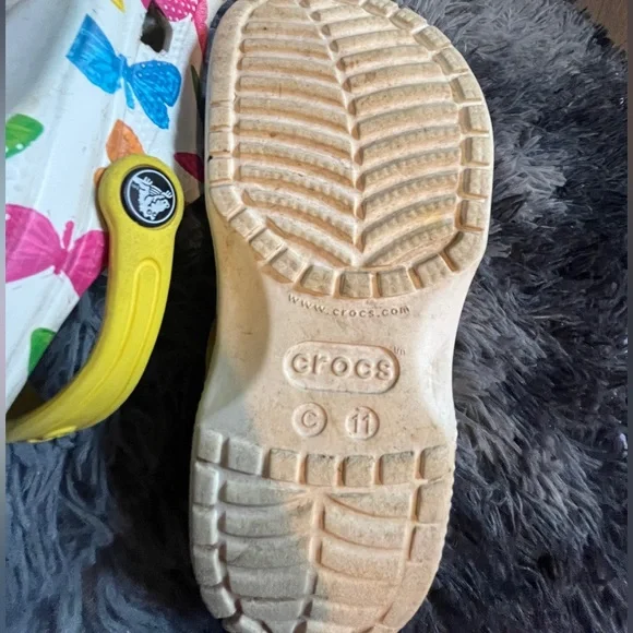 Girls Butterfly Crocs - Picture 6 of 7